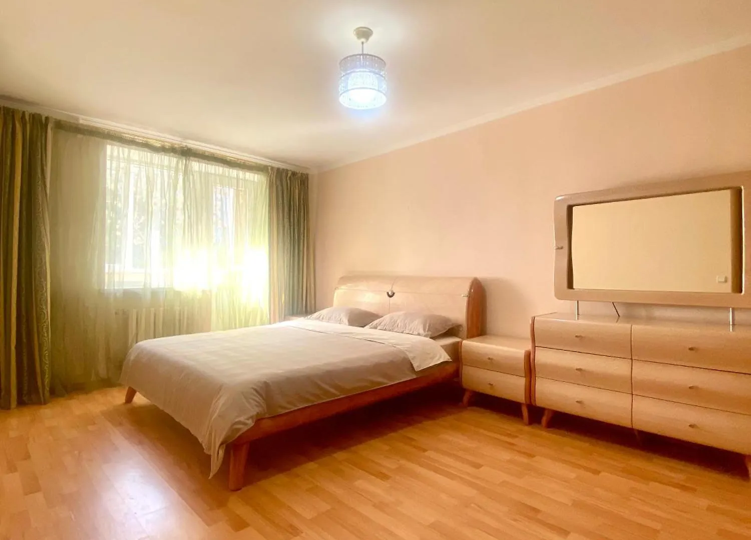 3Х Комнатная На Желтоксан Apartment Almaty
