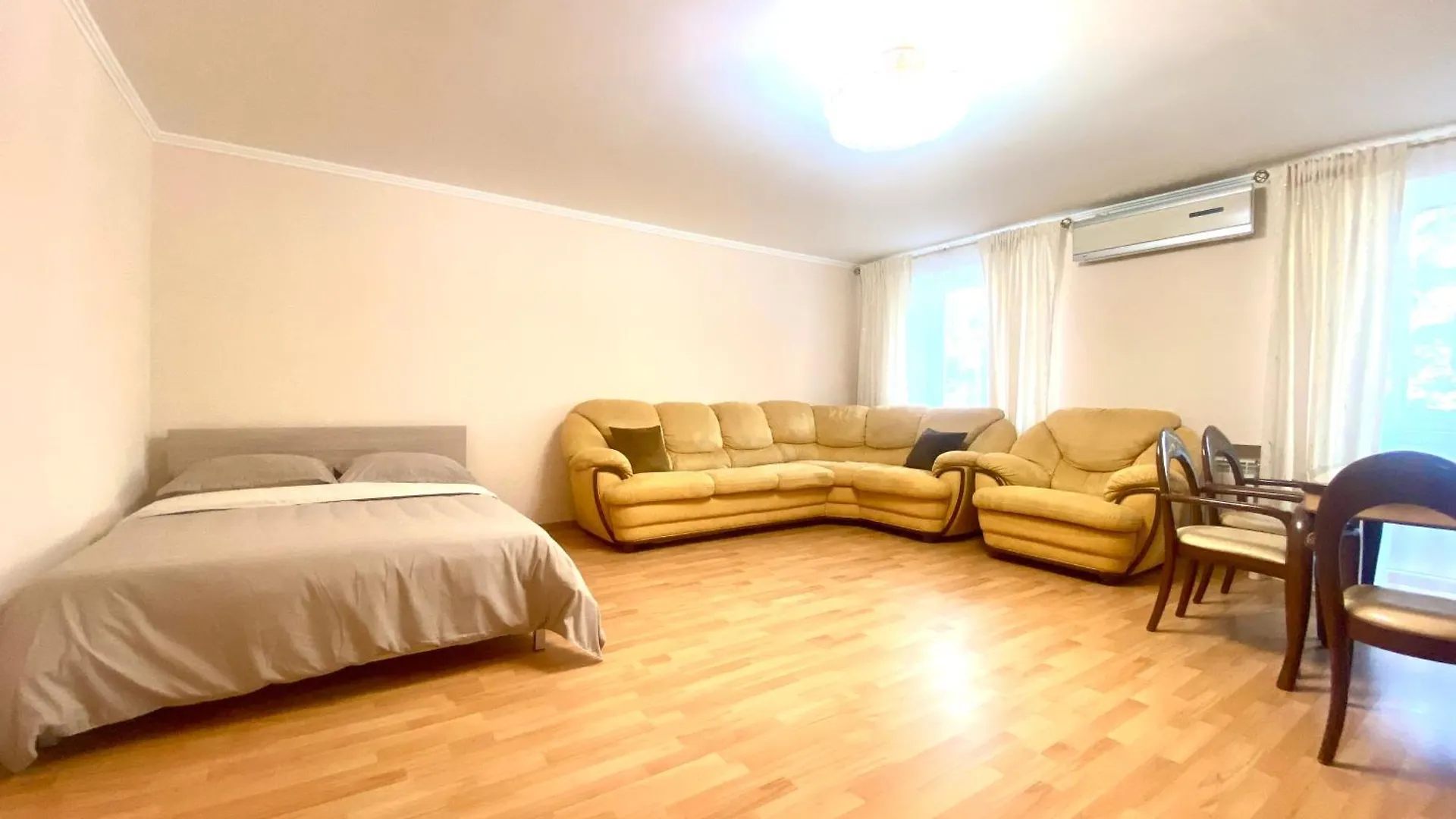 3Х Комнатная На Желтоксан Apartment Almaty