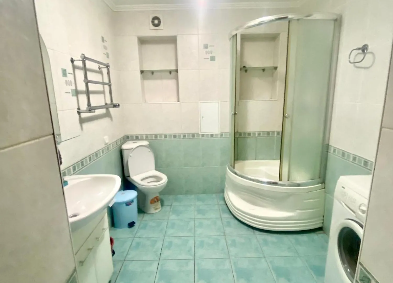 3Х Комнатная На Желтоксан Apartment Almaty 0*,