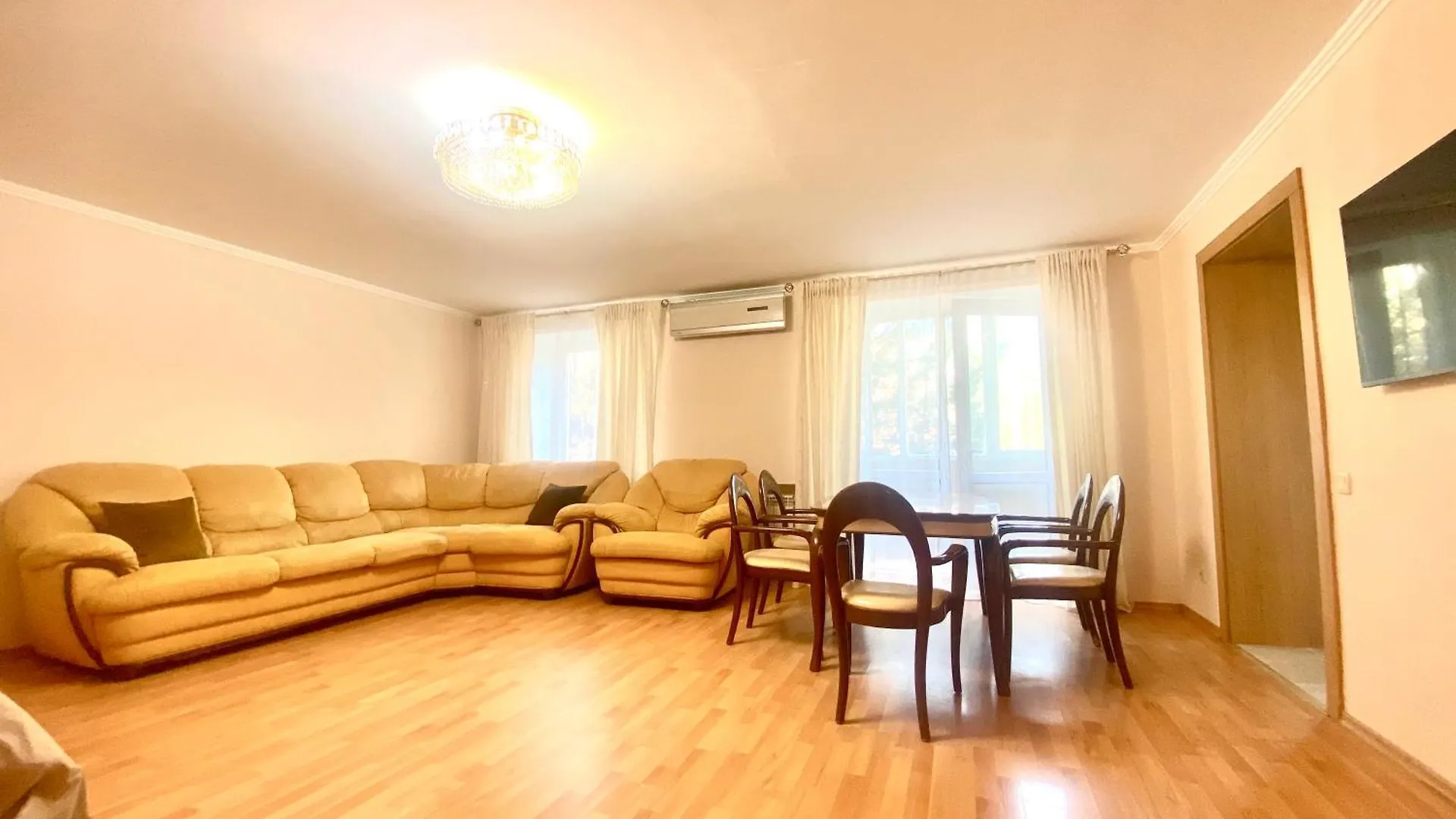 3Х Комнатная На Желтоксан Apartment Almaty